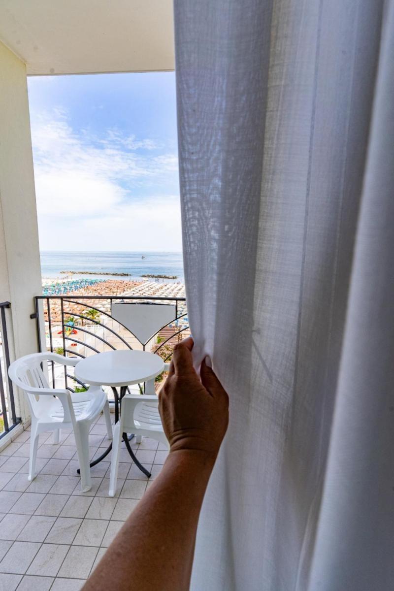 Hotel Prestige Cattolica Buitenkant foto