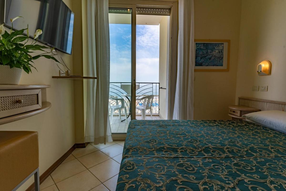 Hotel Prestige Cattolica Buitenkant foto