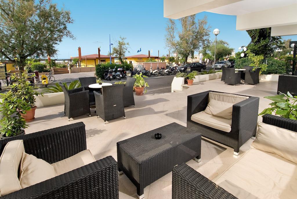 Hotel Prestige Cattolica Buitenkant foto