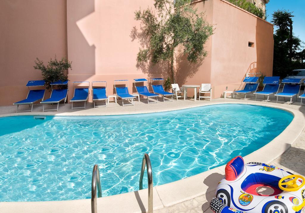 Hotel Prestige Cattolica Buitenkant foto