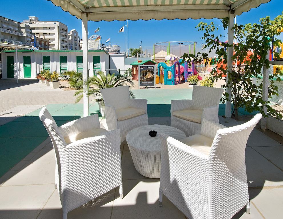 Hotel Prestige Cattolica Buitenkant foto