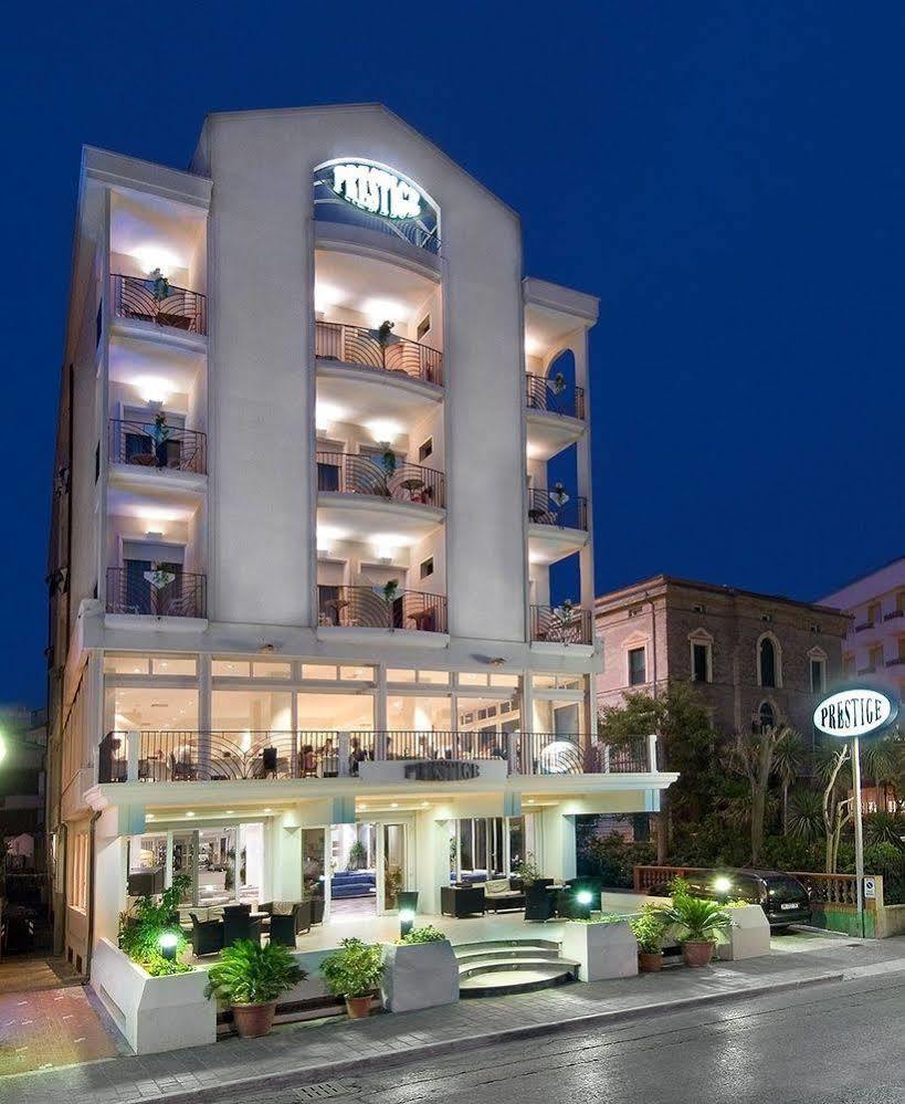 Hotel Prestige Cattolica Buitenkant foto