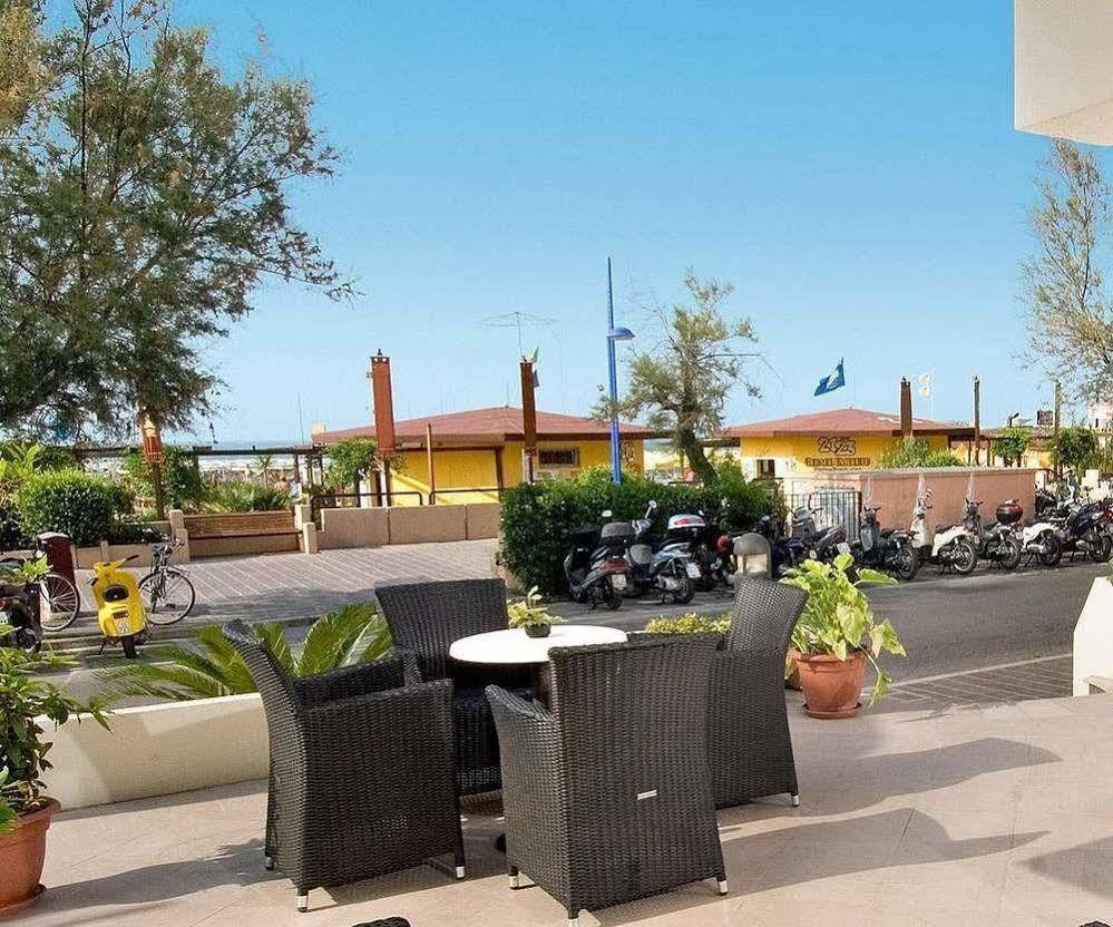 Hotel Prestige Cattolica Buitenkant foto